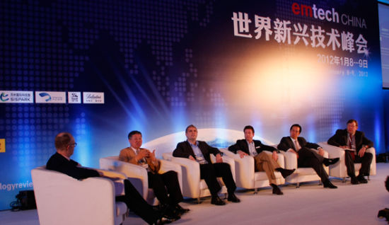 圖為“新能源專場”討論現(xiàn)場。(來源：新浪財經(jīng) 全權(quán)攝)