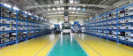 繼“股神”巴菲特投資比亞迪之后，“首富”李嘉誠再步后塵，2010年初以4億元配股為條件，間接入主一家國內(nèi)動力電池生產(chǎn)商。在公開信息中，他們都聲稱看中了投資企業(yè)的“動力電池研發(fā)技術(shù)”。