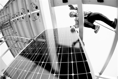 光伏產(chǎn)業(yè)：政府要救市，企業(yè)更要“給力”