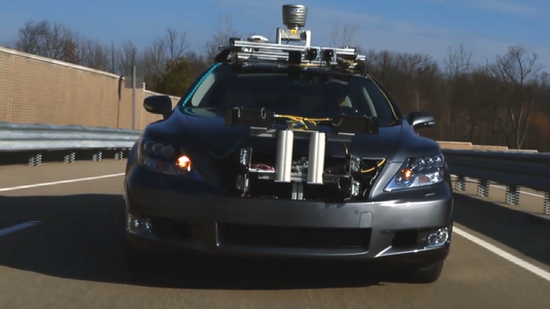 豐田自動(dòng)駕駛汽車問世 能使車禍機(jī)會(huì)最小化