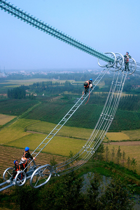 1000千伏晉東南～南陽～荊門特高壓交流試驗示范工程擴(kuò)建已投產(chǎn)并連續(xù)四年保持穩(wěn)定運行。湖北省電力公司加強(qiáng)特高壓線路的運行維護(hù)，確保特高壓在湖北落得下、用得上。
