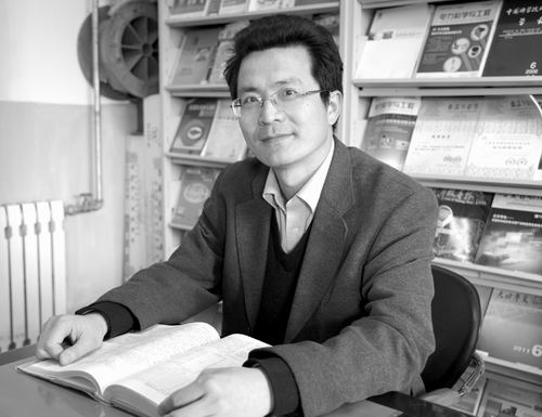 馬衍偉獲得了多項殊榮，包括國家杰出青年基金獲得者、中科院“百人計劃”入選者、“新世紀百千萬人才工程”國家級人選。