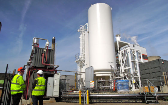 盡管被很多工程師視作一種破壞性的技術(shù)，但實(shí)際上液化空氣的用途還遠(yuǎn)不止于此。降溫至-196攝氏度的低溫液化空氣可以被視作一種儲(chǔ)能機(jī)制，這種思想將有可能顛覆我們對(duì)現(xiàn)有活塞式發(fā)動(dòng)機(jī)和儲(chǔ)能計(jì)劃形式的認(rèn)識(shí) 