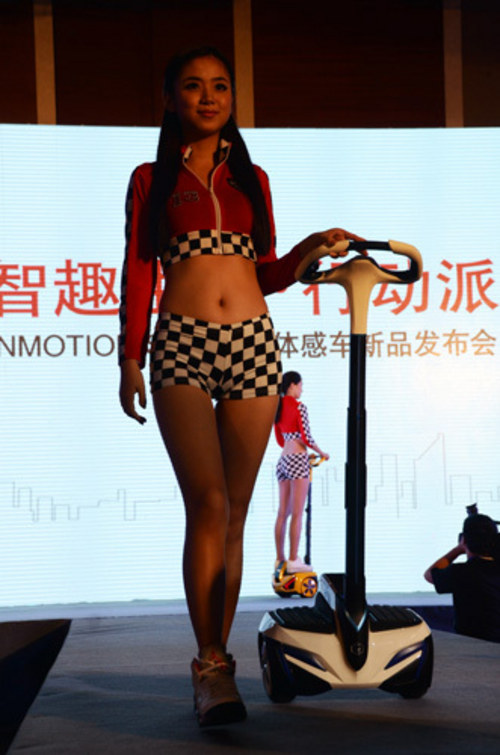 新款代步體感車上市 電池可自動充電