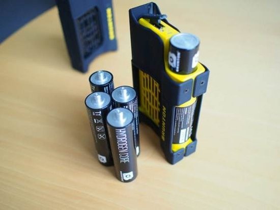 氫反應燃料電池亮相 一枚可充滿六部iPhone