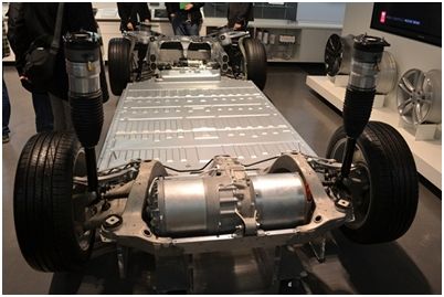 比拼安全性能 電動(dòng)汽車完勝燃油汽車