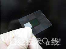 試制的聚合物有機(jī)薄膜太陽能電池 （點擊放大）