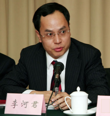 圖為全國(guó)工商聯(lián)副主席、全國(guó)政協(xié)委員、全國(guó)工商聯(lián)新能源商會(huì)會(huì)長(zhǎng)、漢能控股集團(tuán)有限公司董事局主席兼首席執(zhí)行官李河君。（資料圖片）