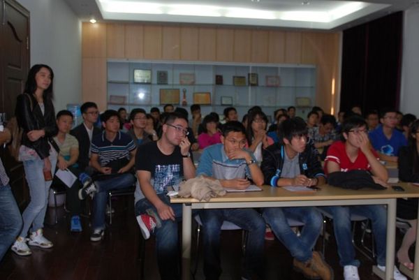 圖片說明：報告會現(xiàn)場